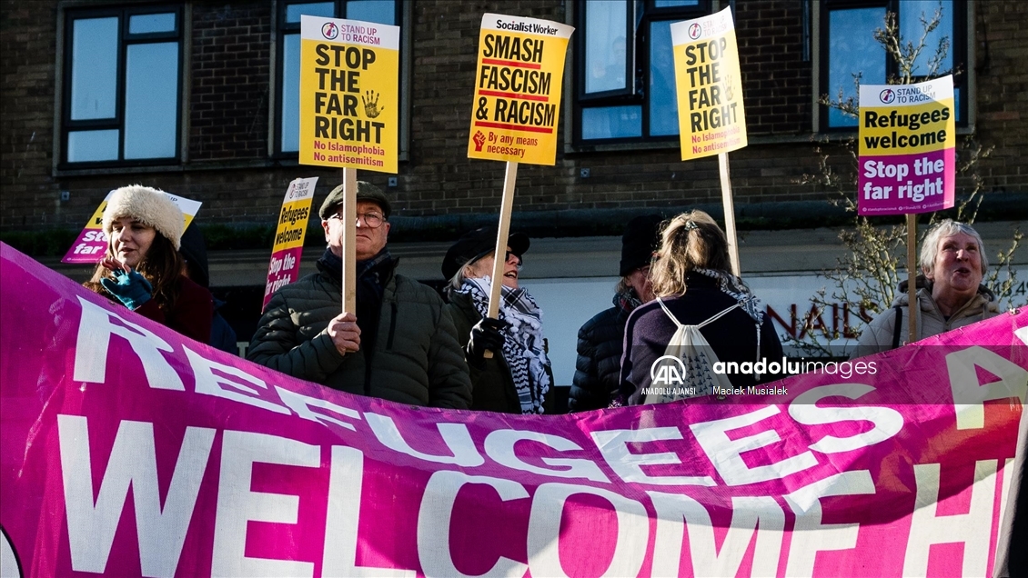 Dover’da göçmen karşıtı miting yerine karşı protesto düzenlendi