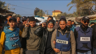 Gazze'de İsrail saldırısından yaşamını yetiren Filistinli gazeteci Nebhan'ın cenaze töreni