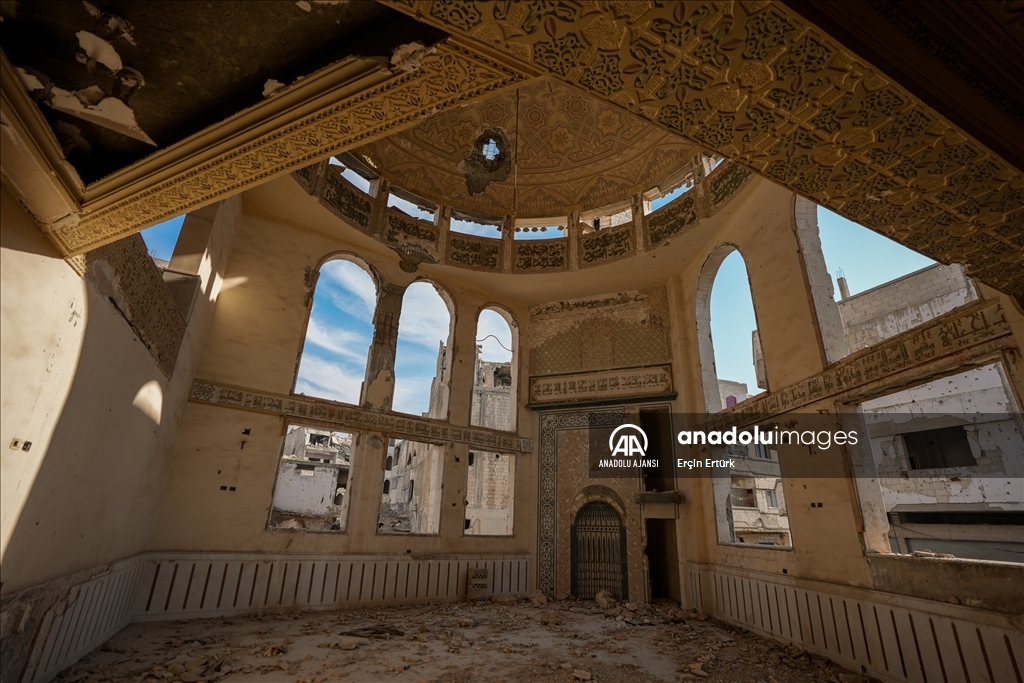 Humus'ta Esed rejiminin bombalayarak hayalet kente çevirdiği mahalleler görüntülendi