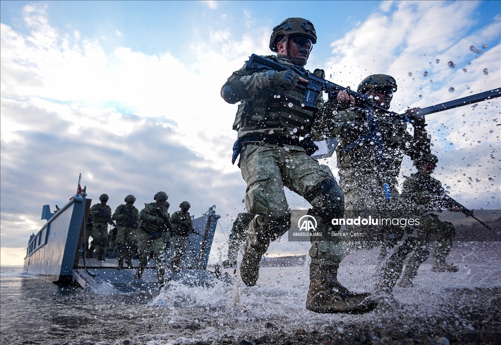 TSK'nın "timsah" lakaplı amfibileri hem karada hem denizde göreve hazır
