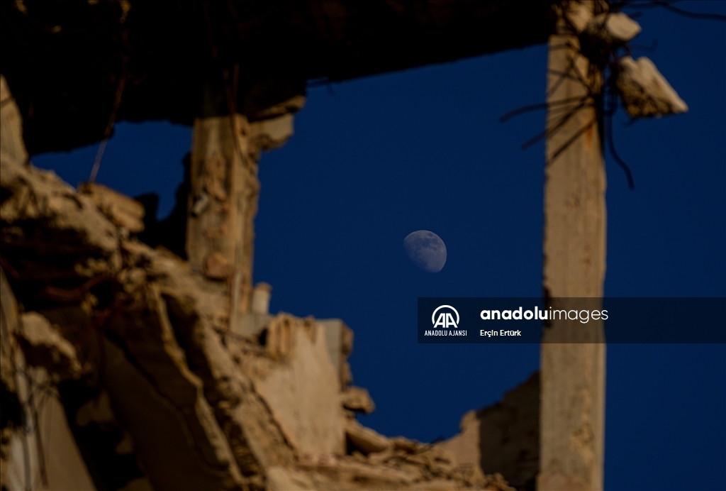 Humus'ta Esed rejiminin bombalayarak hayalet kente çevirdiği mahalleler görüntülendi