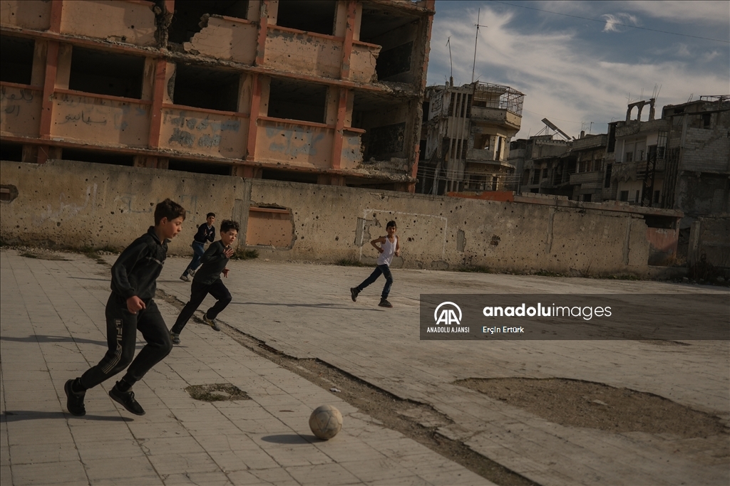 Humus'ta Esed rejiminin bombalayarak hayalet kente çevirdiği mahalleler görüntülendi