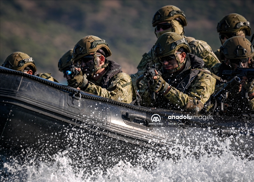 TSK'nın "timsah" lakaplı amfibileri hem karada hem denizde göreve hazır