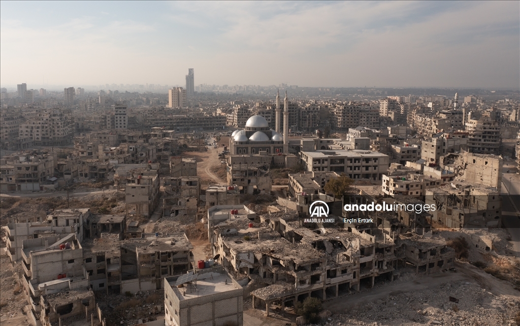 Humus'ta Esed rejiminin bombalayarak hayalet kente çevirdiği mahalleler görüntülendi