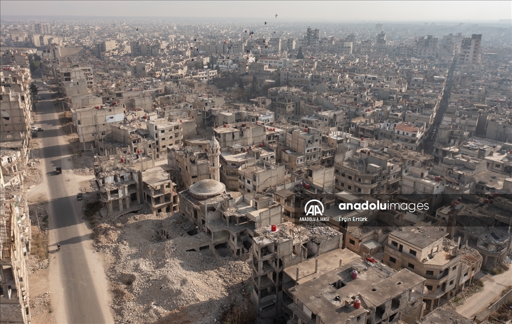 Humus'ta Esed rejiminin bombalayarak hayalet kente çevirdiği mahalleler görüntülendi