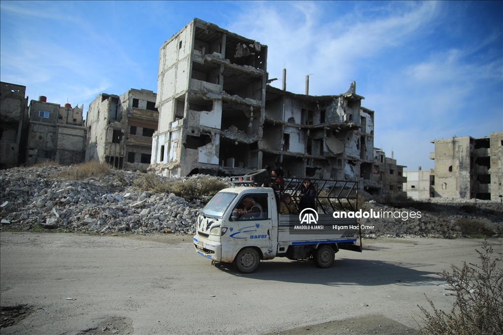 Humus'ta Esed rejiminin bombalayarak hayalet kente çevirdiği mahalleler görüntülendi