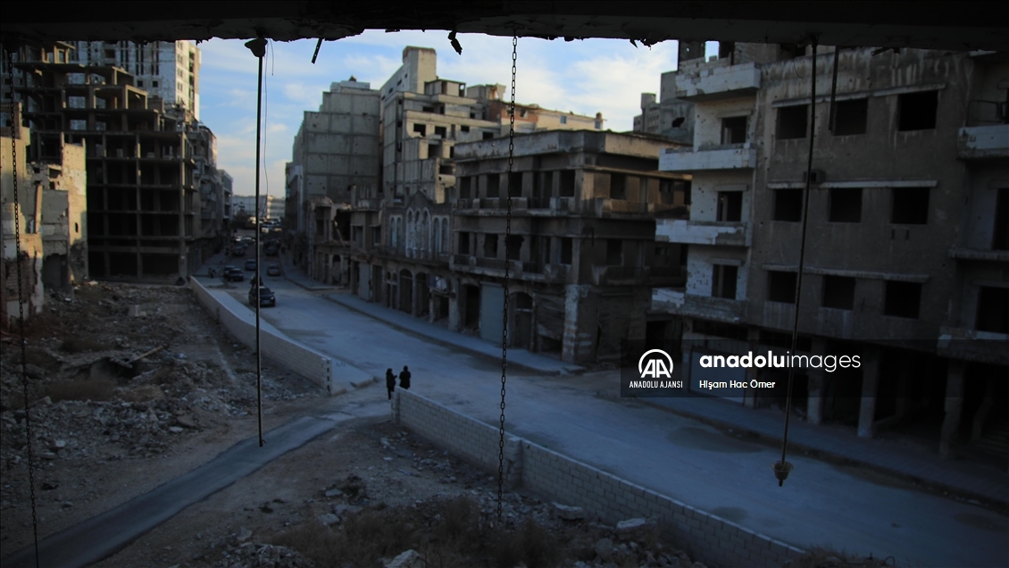 Humus'ta Esed rejiminin bombalayarak hayalet kente çevirdiği mahalleler görüntülendi