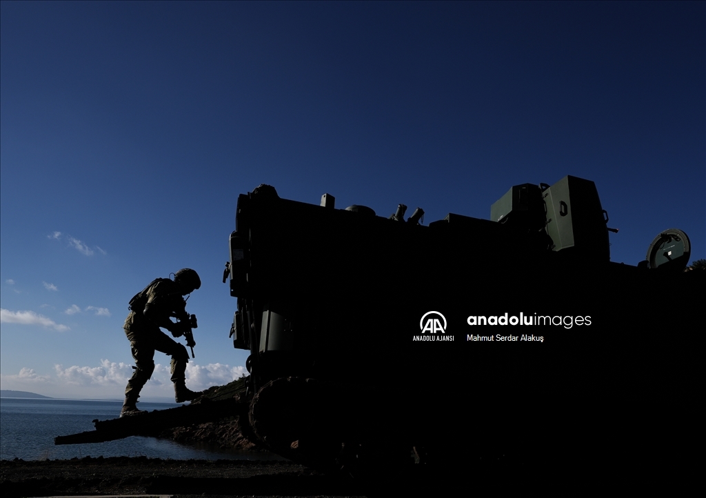 TSK'nın "timsah" lakaplı amfibileri hem karada hem denizde göreve hazır