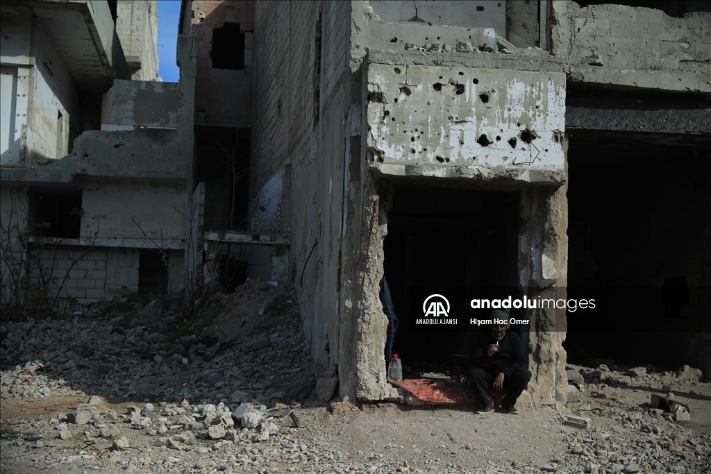 Humus'ta Esed rejiminin bombalayarak hayalet kente çevirdiği mahalleler görüntülendi
