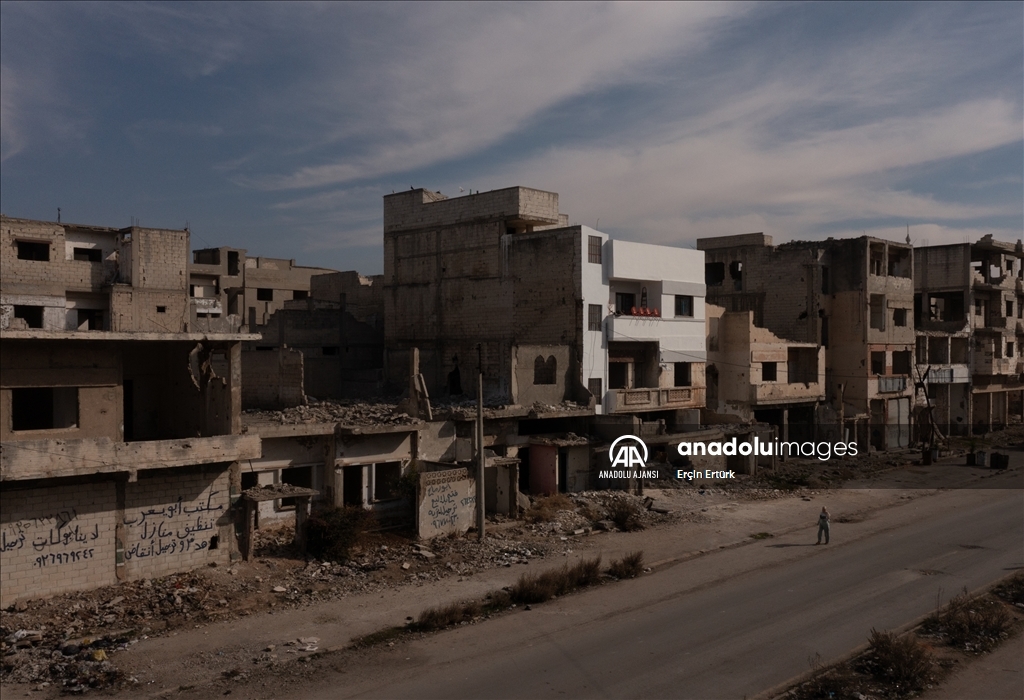Humus'ta Esed rejiminin bombalayarak hayalet kente çevirdiği mahalleler görüntülendi