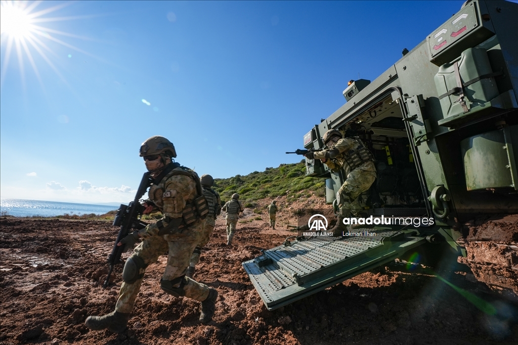 TSK'nın "timsah" lakaplı amfibileri hem karada hem denizde göreve hazır