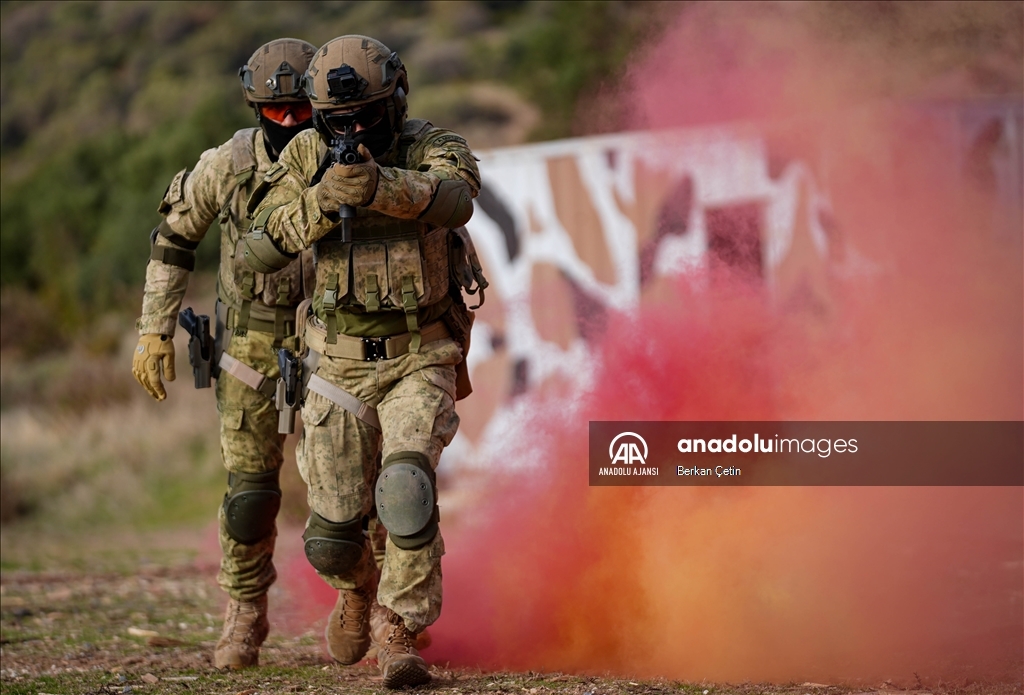 TSK'nın "timsah" lakaplı amfibileri hem karada hem denizde göreve hazır