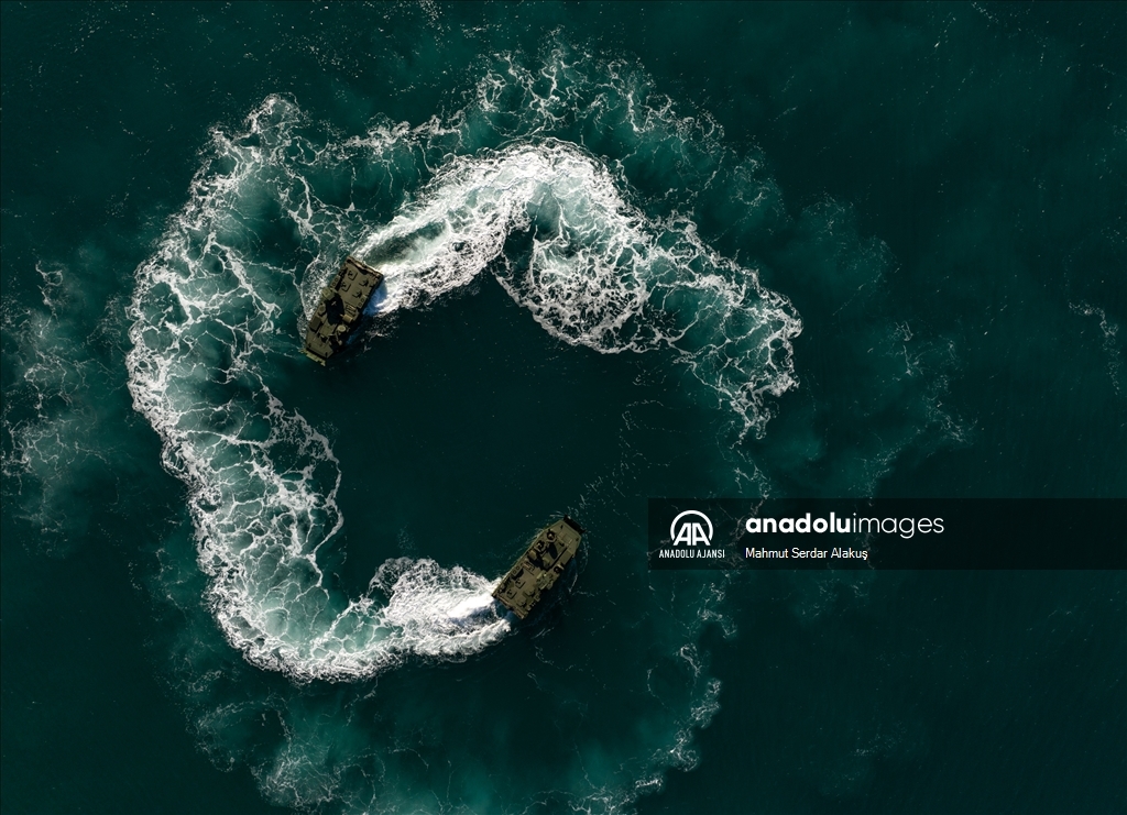 TSK'nın "timsah" lakaplı amfibileri hem karada hem denizde göreve hazır