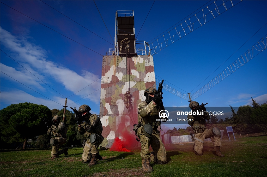 TSK'nın "timsah" lakaplı amfibileri hem karada hem denizde göreve hazır