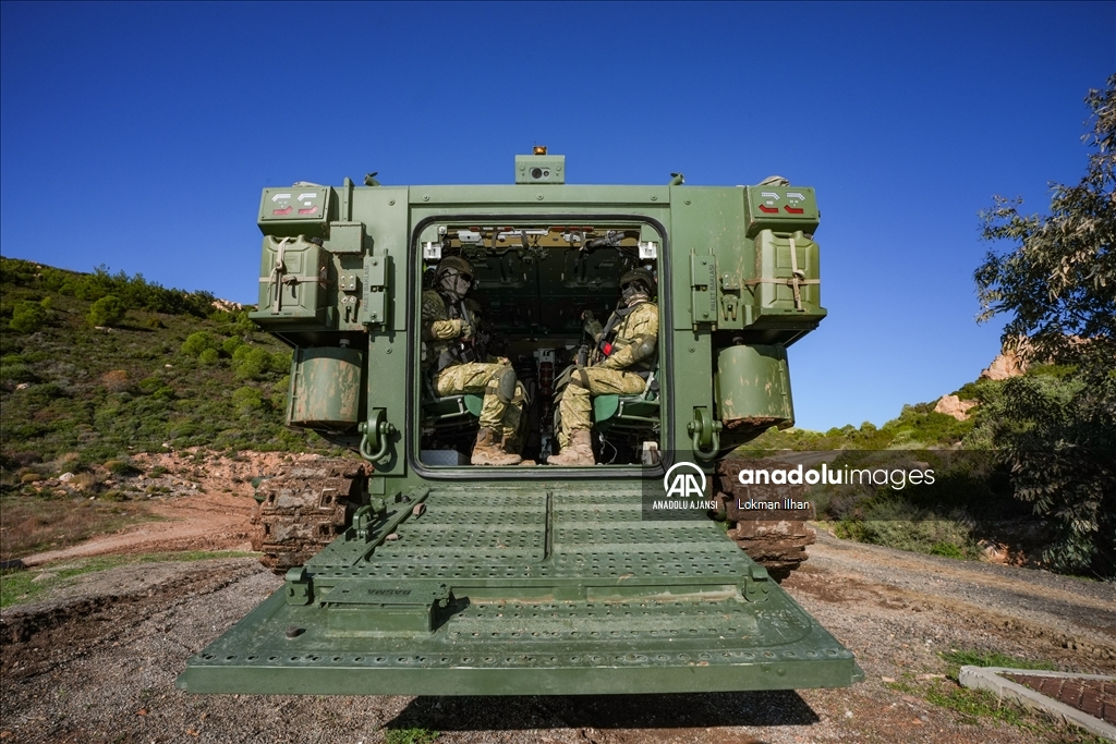 TSK'nın "timsah" lakaplı amfibileri hem karada hem denizde göreve hazır