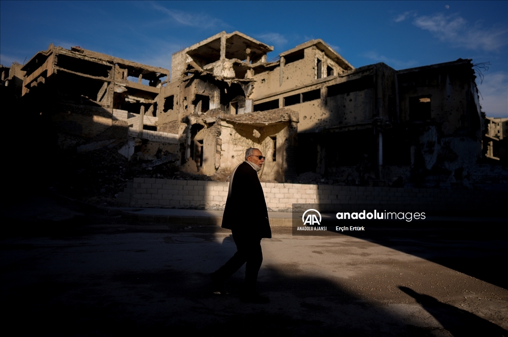 Humus'ta Esed rejiminin bombalayarak hayalet kente çevirdiği mahalleler görüntülendi