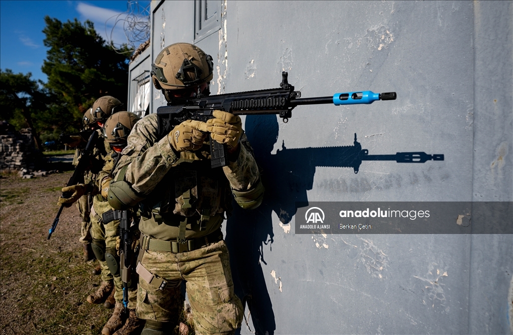 TSK'nın "timsah" lakaplı amfibileri hem karada hem denizde göreve hazır