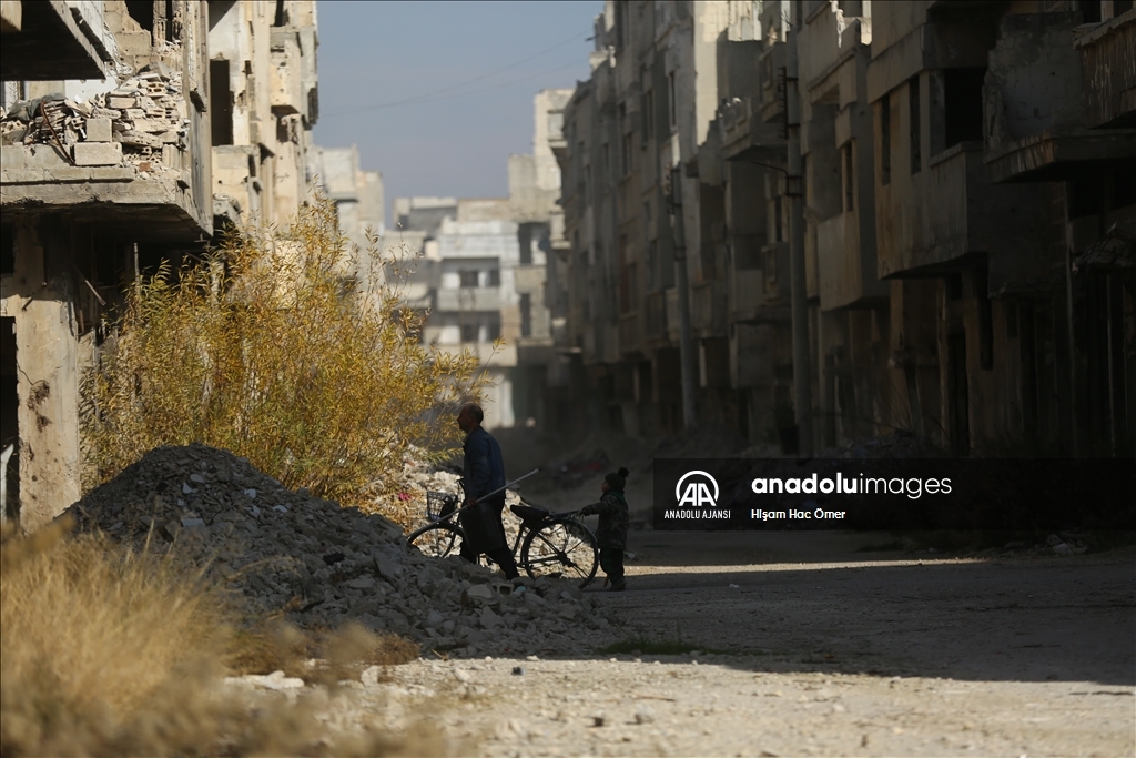 Humus'ta Esed rejiminin bombalayarak hayalet kente çevirdiği mahalleler görüntülendi
