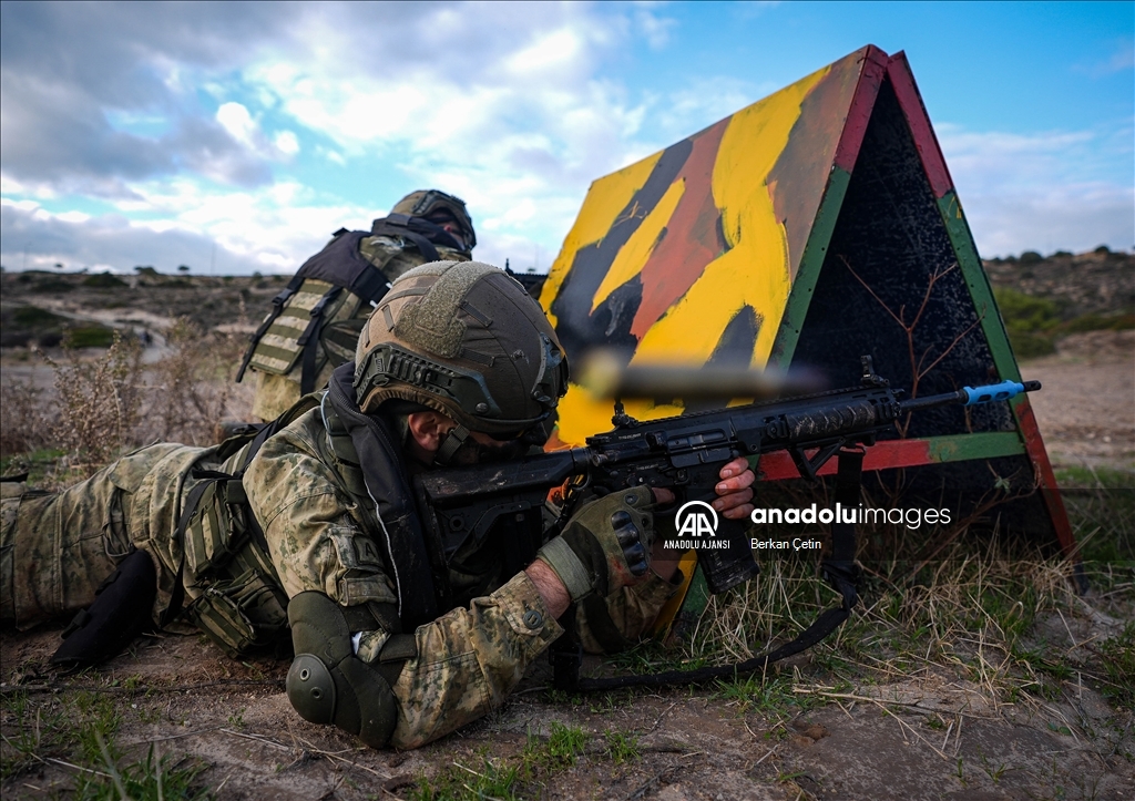 TSK'nın "timsah" lakaplı amfibileri hem karada hem denizde göreve hazır