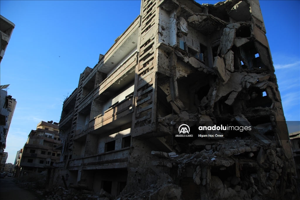 Humus'ta Esed rejiminin bombalayarak hayalet kente çevirdiği mahalleler görüntülendi