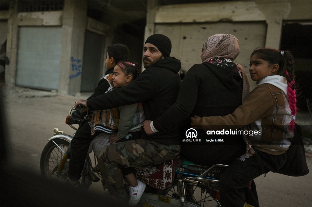 Humus'ta Esed rejiminin bombalayarak hayalet kente çevirdiği mahalleler görüntülendi