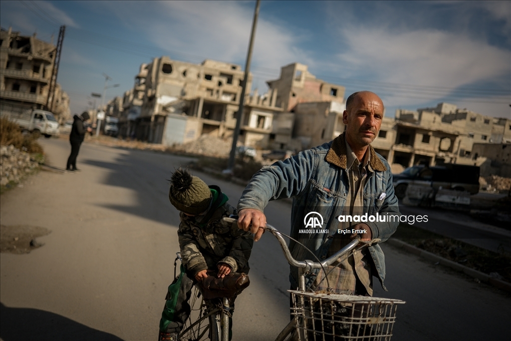 Humus'ta Esed rejiminin bombalayarak hayalet kente çevirdiği mahalleler görüntülendi