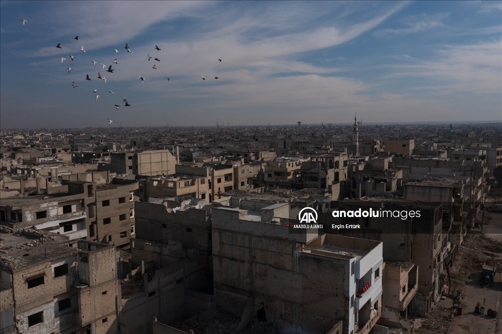 Humus'ta Esed rejiminin bombalayarak hayalet kente çevirdiği mahalleler görüntülendi