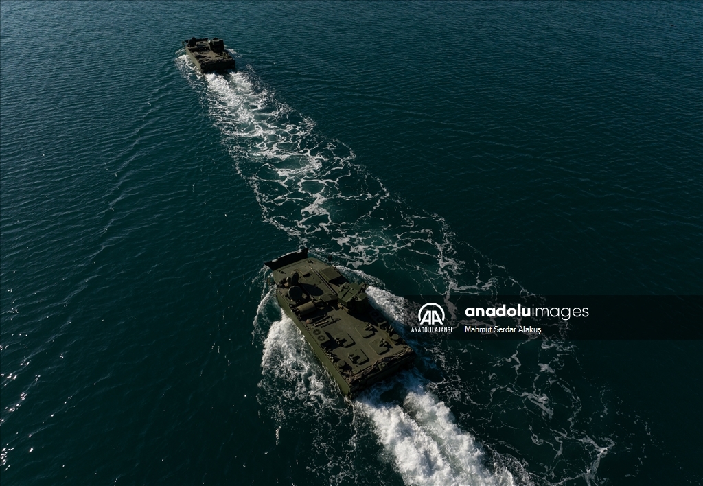 TSK'nın "timsah" lakaplı amfibileri hem karada hem denizde göreve hazır