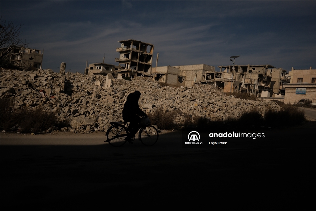 Humus'ta Esed rejiminin bombalayarak hayalet kente çevirdiği mahalleler görüntülendi