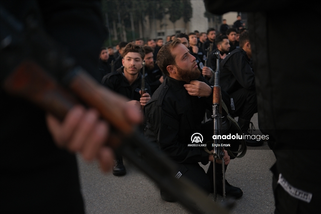 Suriye'de yeni kolluk kuvveti adaylarına eğitim veriliyor