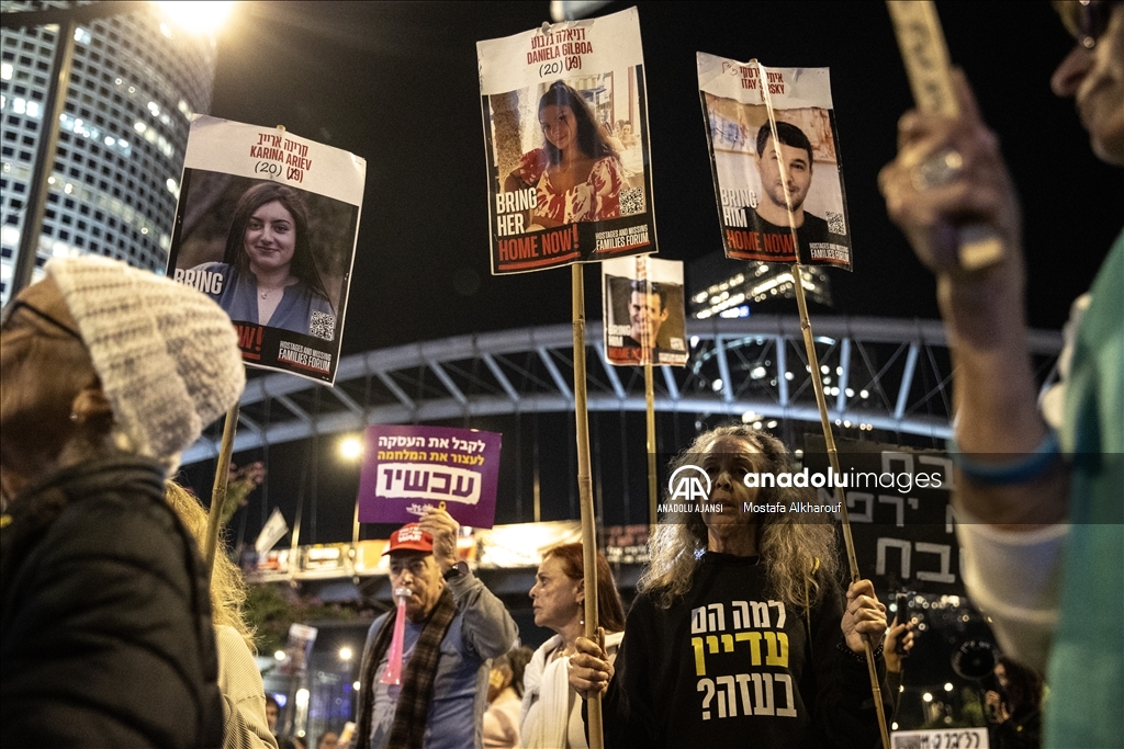 İsrailli esirlerin yakınları Tel Aviv'de gösteri düzenledi