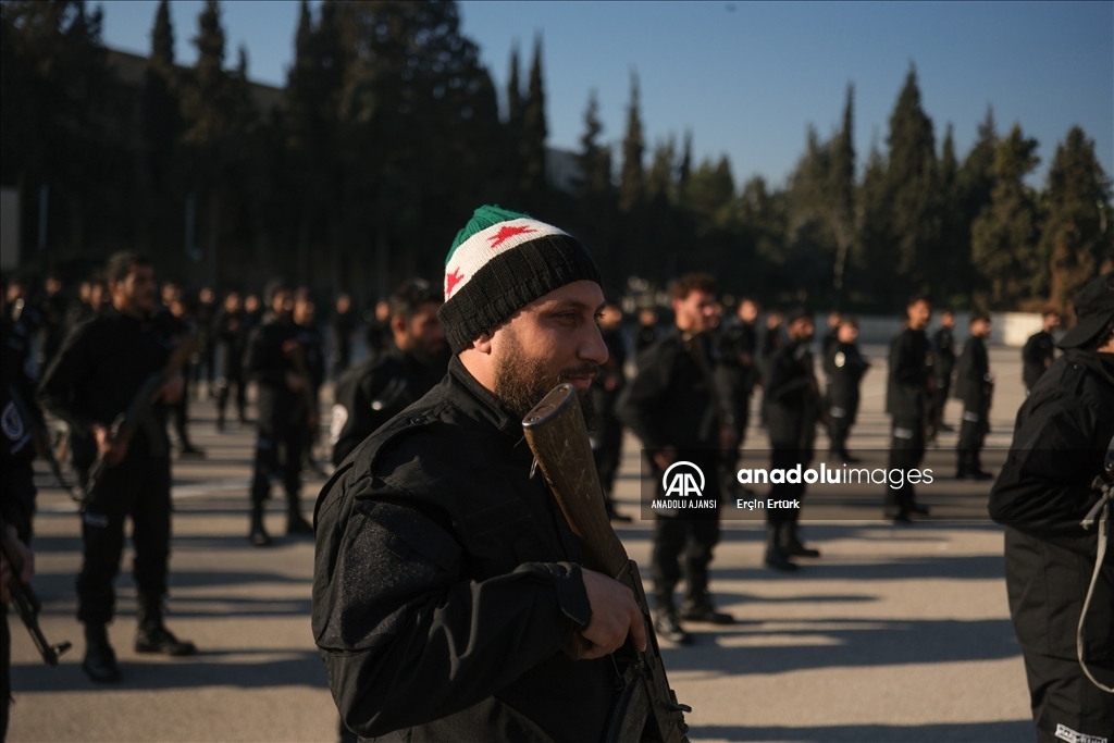 Suriye'de yeni kolluk kuvveti adaylarına eğitim veriliyor