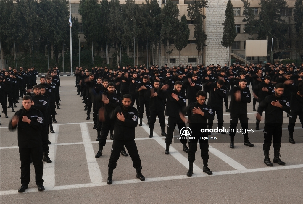 Suriye'de yeni kolluk kuvveti adaylarına eğitim veriliyor