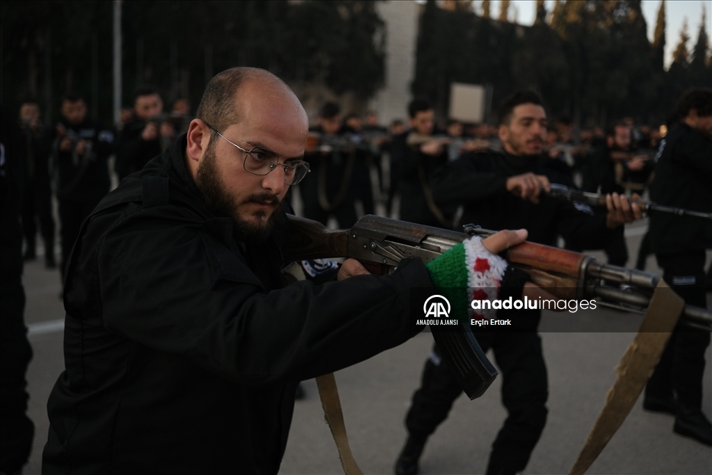 Suriye'de yeni kolluk kuvveti adaylarına eğitim veriliyor