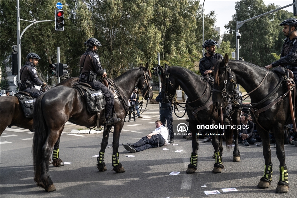 İsrail'de Ultra Ortodoks Yahudiler, zorunlu askerlik karşıtı protesto düzenledi