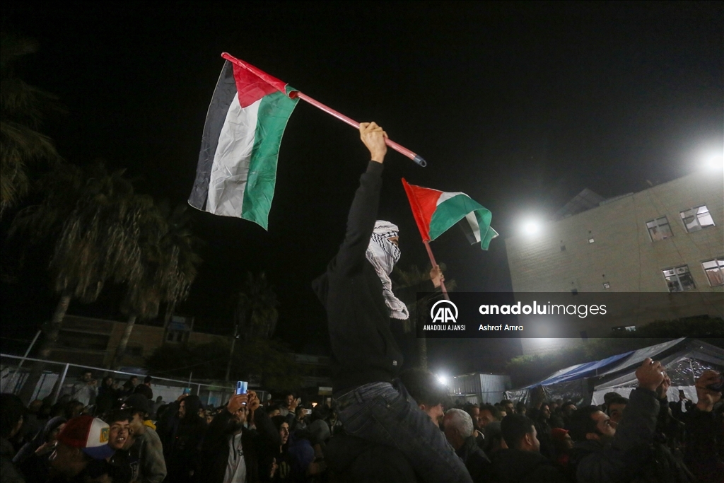 İsrail ve Hamas arasında anlaşma sağlandığının duyurulması Deyr Balah'ta sevinçle karşılandı