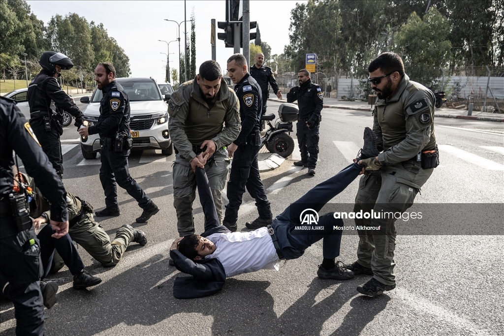 İsrail'de Ultra Ortodoks Yahudiler, zorunlu askerlik karşıtı protesto düzenledi