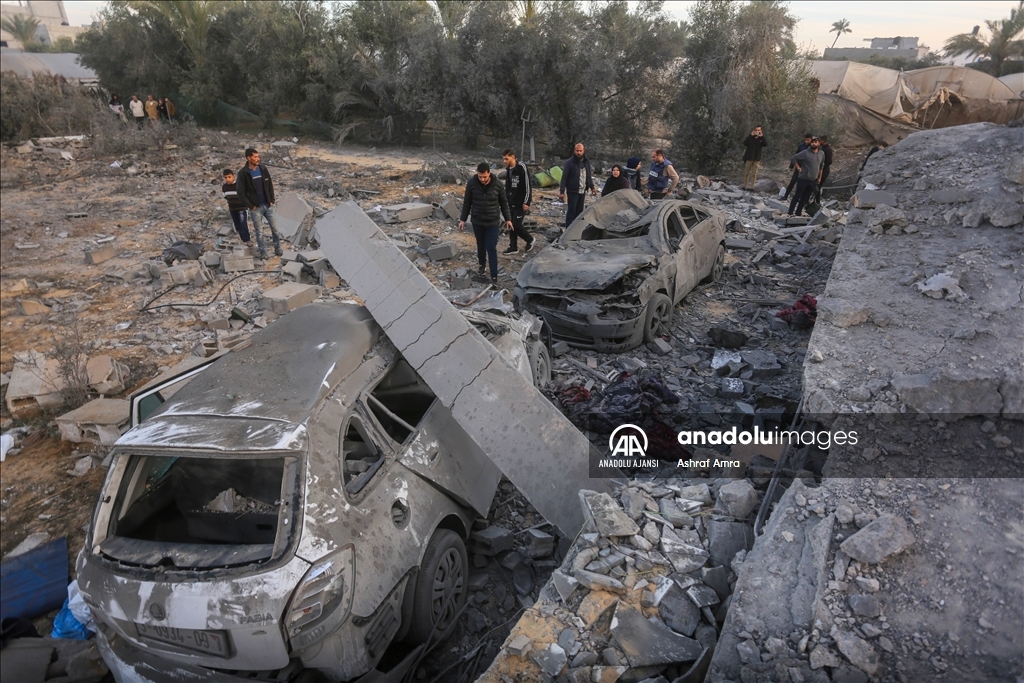 İsrail'in Gazze'nin Deyr Belah kentine düzenlediği saldırıda 13 Filistinli yaşamını yitirdi