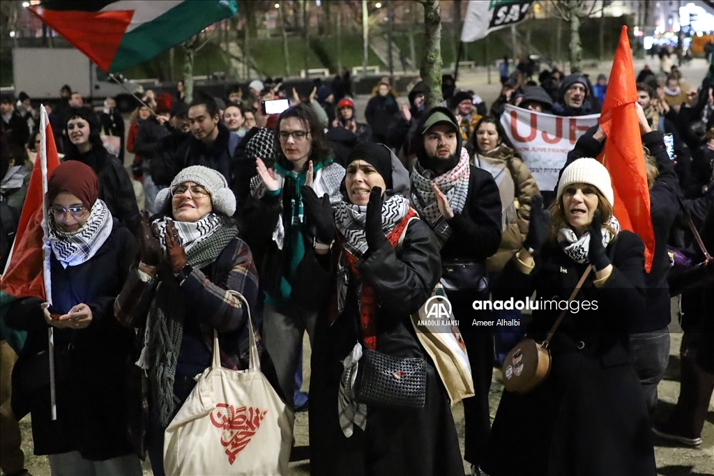 Fransa-İsrail basketbol karşılaşması Paris'te protesto edildi