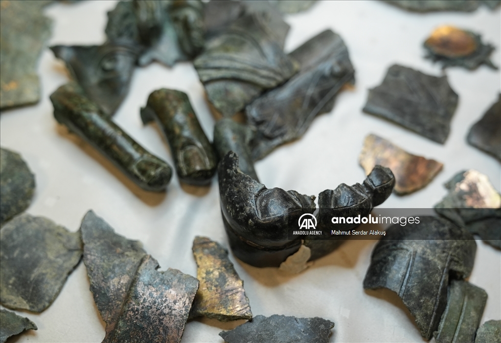 Nearly 2,000 bronze statue fragments found in “ancient junkyard” in Izmir