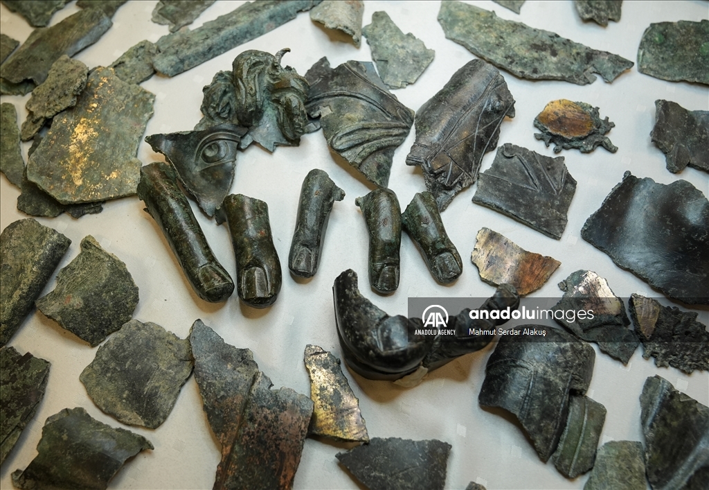 Nearly 2,000 bronze statue fragments found in “ancient junkyard” in Izmir