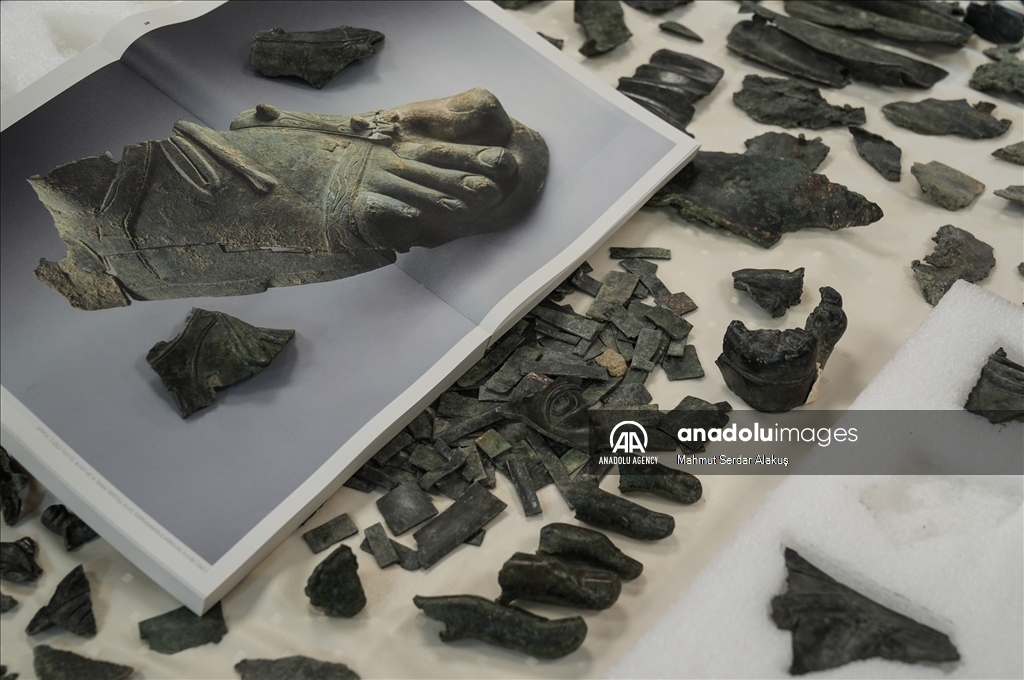 Nearly 2,000 bronze statue fragments found in “ancient junkyard” in Izmir