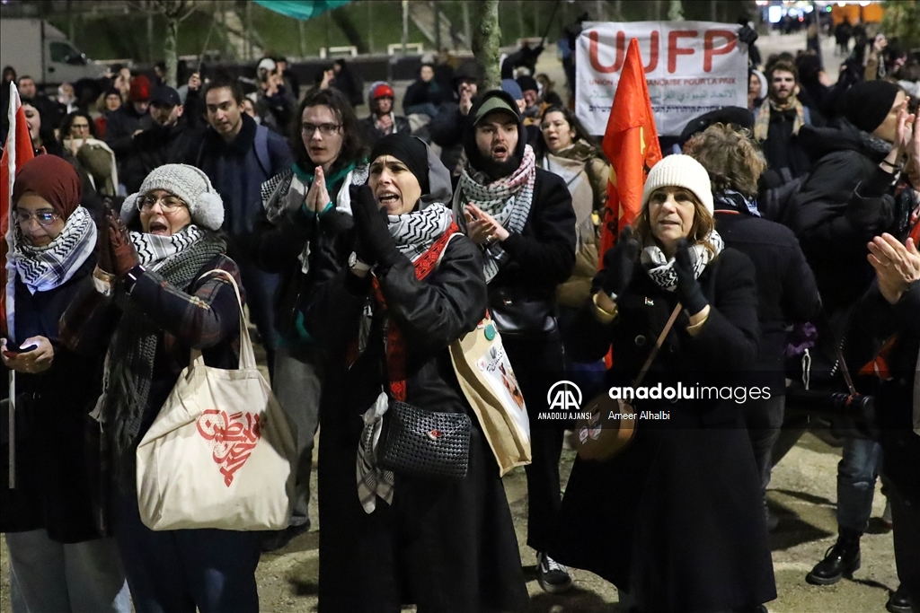 Fransa-İsrail basketbol karşılaşması Paris'te protesto edildi