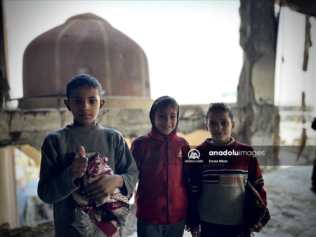 İsrail saldırıları altındaki Gazze'de cuma namazı