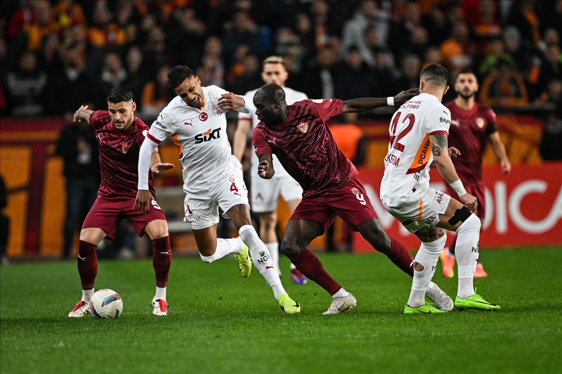 Galatasaray deplasmandan 1 puanla dönüyor