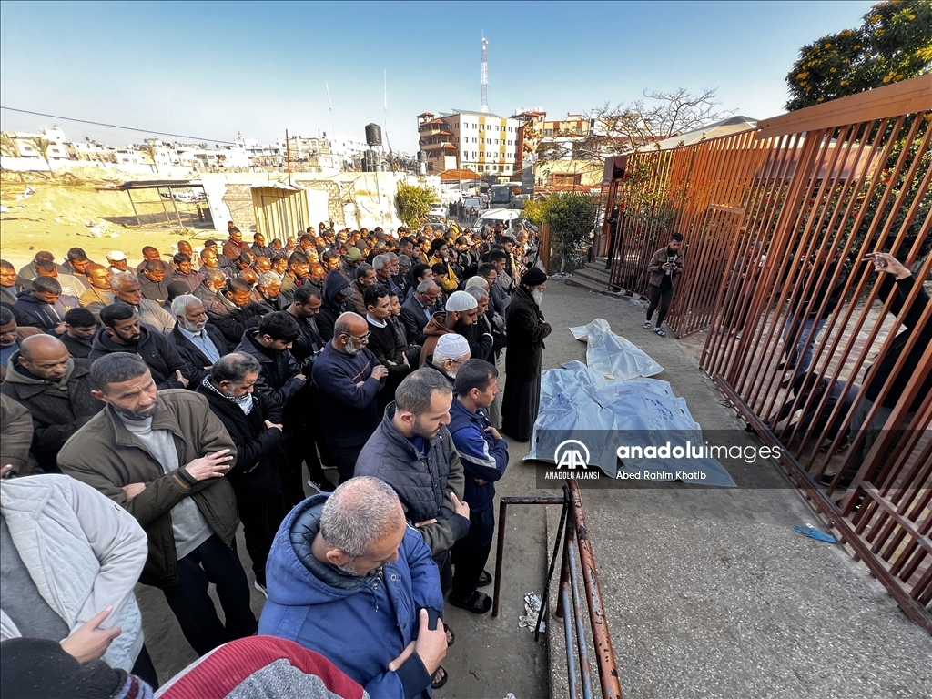 İsrail, Hamas ile ateşkes anlaşması sağlanmasına rağmen Gazze'ye saldırılarını sürdürüyor