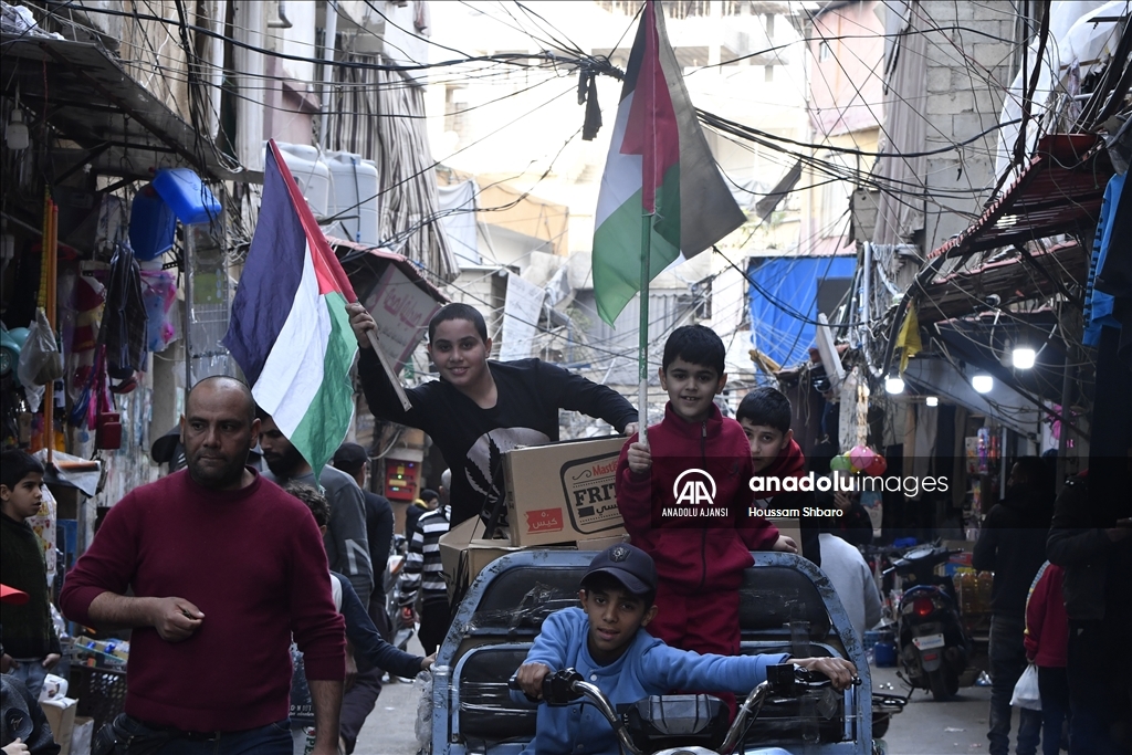 İsrail ile Hamas arasındaki ateşkes anlaşması Beyrut’ta kutlandı