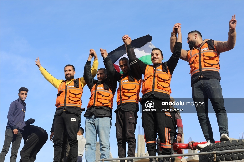 Ateşkesin yürürlüğe girmesiyle Gazze’deki Filistinliler, sevinç gösterileri düzenledi