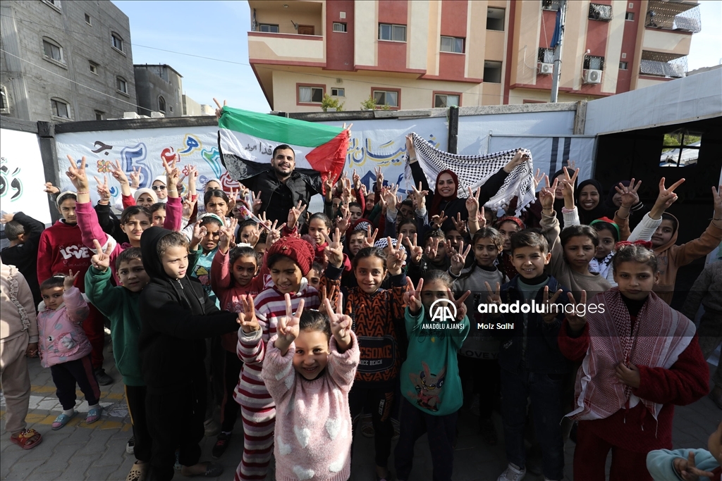 Ateşkesin yürürlüğe girmesiyle Gazze’deki Filistinliler, sevinç gösterileri düzenledi