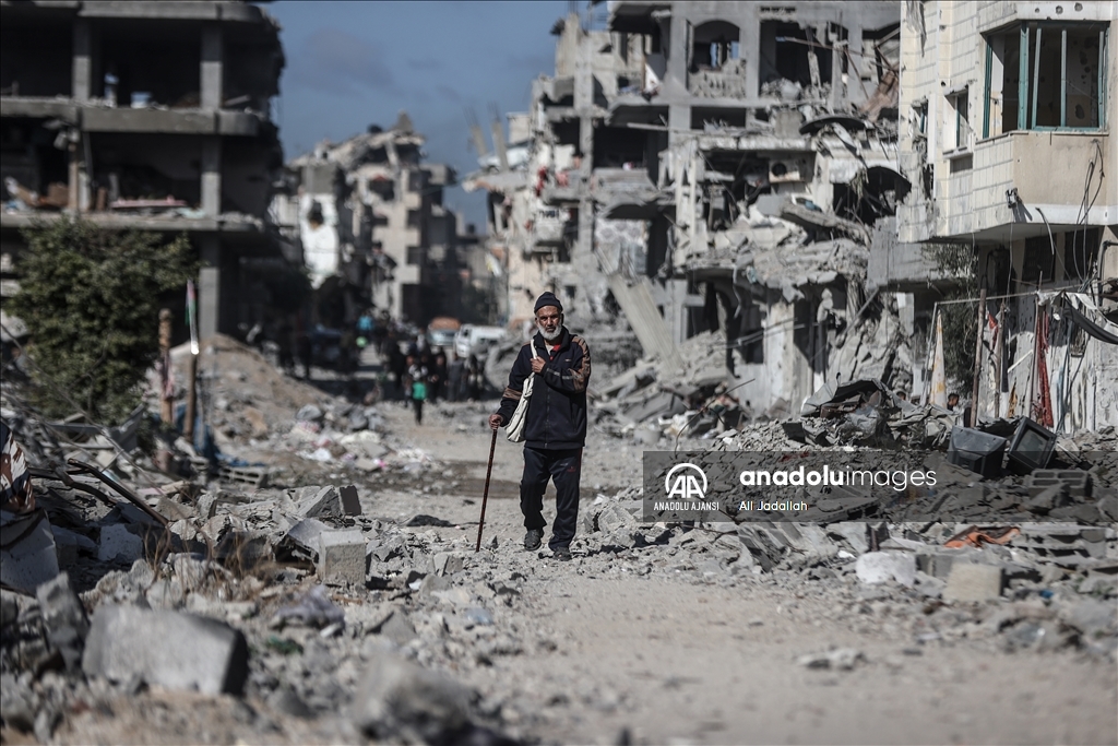 Gazze'de ateşkesin yürürlüğe girmesiyle birlikte Filistinliler evlerine dönmeye devam ediyor